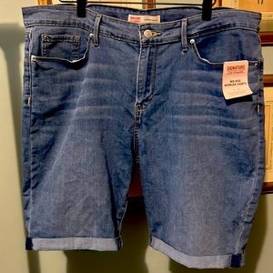 Signature Levi Stauss mid - rise Bermudas Short New with tags